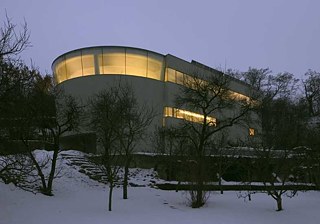 Polyfunktionales Haus mit Atelier 