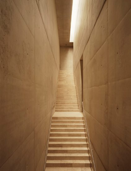 Treppenaufgang des Jüdischen Museums München © Roland Halbe, Stuttgart