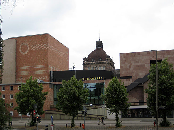 Schauspielhaus Nürnberg, von der Sandstraße aus gesehen