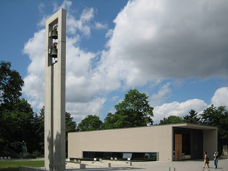 Aussegnungshalle am Westfriedhof, Glockenturm