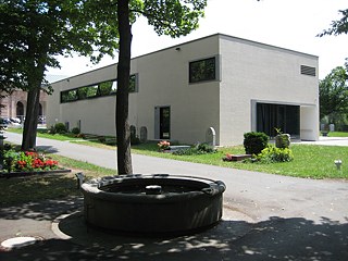 Aussegnungshalle am Westfriedhof, Hinteransicht