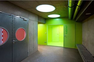 Wohnhaus mit Turnhalle 