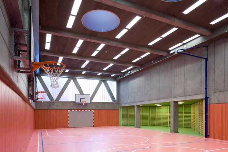 Wohnhaus mit Turnhalle 