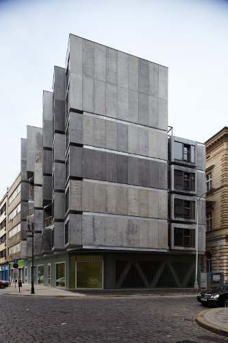 Wohnhaus mit Turnhalle 