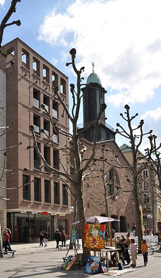 Dům katolické církve, pohled z ulice Königsstraße | foto: © Architekturbüro Anton Ummenhofer, Stuttgart www.antonummenhofer.com