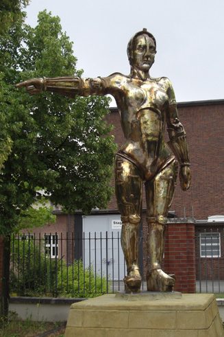 Statue der Maria aus „Metropolis“, den Fritz Lang 1927 hier drehte.