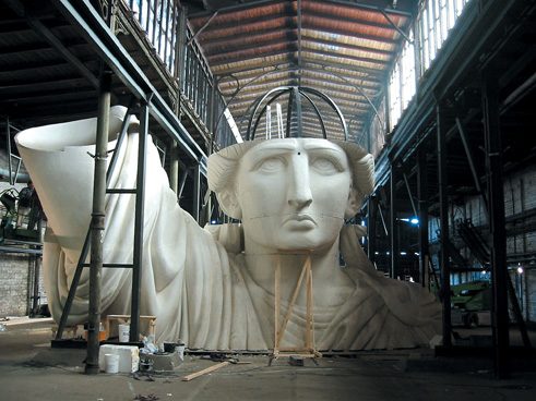 Art Department: Replik der Freiheitsstatue für „In 80 Tagen um die Welt“ (2004)