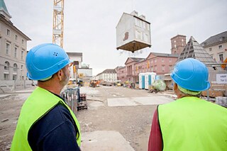 Die Stadt ist der Star, 2015, Leandro Erlich, Pulled by the roots