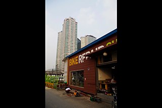 Lee Hyeong-un má podporu ve svém týmu spolupracovníků z řad bývalých bezdomovců.