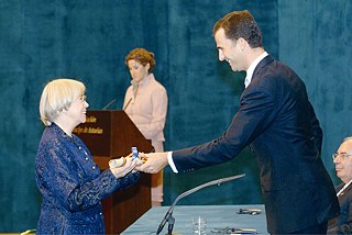 Übergabe des Prinzessin-von-Asturien-Preis an das Goethe-Institut. Im Foto: die ehemalige Direktorin des Goethe-Instituts Jutta Limbach und Don Felipe de Borbón.