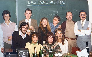 Lehrer feiern Weihnachten 1982 in der Calle Diputación.