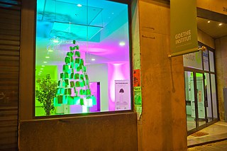 Eingangsbereich des Goethe-Instituts Barcelona zur Weihnachtszeit in der Calle Manso.