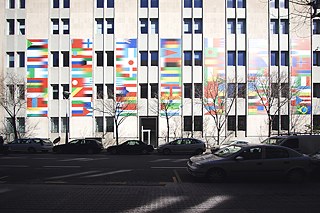 Fassade des neuen Sitzes des Goethe-Instituts Barcelona, Roger de Flor, 224, mit einer Kunst-Installation von Lucy y Jorge Orta.