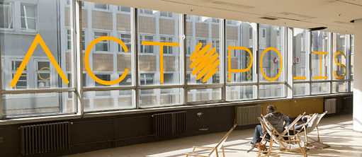 ACTOPOLIS mit Liegestühlen