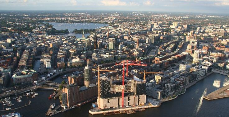 Hamburg - Elbphilharmonie und HafenCity