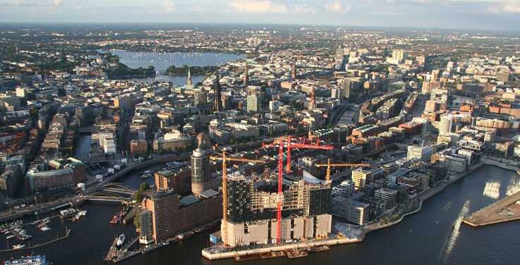 Hamburg - Elbphilharmonie und HafenCity