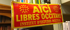 À Toulouse, je sui Das Okzitanische begegnet mir in Toulouse in speziellen Buchhandlungens confrontée à l’occitan dans les librairies spécialisées