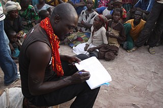 Taigué Ahmed beim Tanzen mit Geflüchteten im Tschad