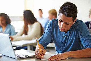 Students have to deal with contradictory scientific positions.