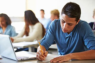 Students have to deal with contradictory scientific positions.