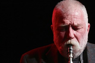 Peter Brötzmann performed on his original instrument, the clarinet, as a guest of Munich's ICI Ensemble in 2014.