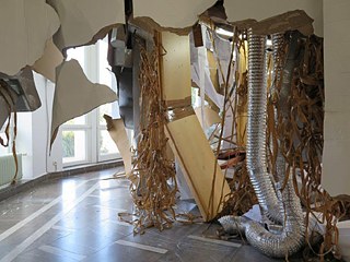 Thomas Hirschhorn, Höhere Gewalt, Installationsansicht, Aug – Sept 2014