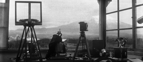 “View on Mt. Fuji”, from the book: Helmut Völter, The Movement of Clouds around Mt. Fuji | Foto (detail): Masanao Abe, Spector Books 2016 