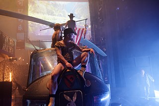 „Baal“ inszeniert von Frank Castorf; vorne: Aurel Manthei