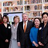 Bundespräsident Joachim Gauck, seine Lebensgefährtin Daniela Schadt und das Team des Goethe-Instituts Peking