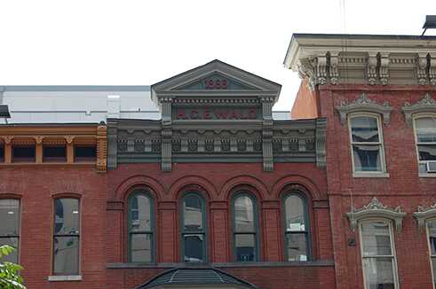 H.C. Ewald's befindet sich in einer Reihe von Gebäuden aus den 19. Jahrhundert im 700 Block der Seventh Street NW, 2008.