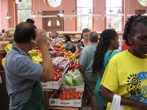 Der renovierte Eastern Market ist wieder voller Leben. (Juni 2009)
