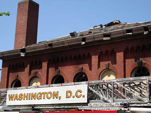 Nach dem Feuer 2007 hat sich die Stadt Washington zu umfassenden Renovierungsarbeiten und Reperaturen am Eastern Market verpflichtet.