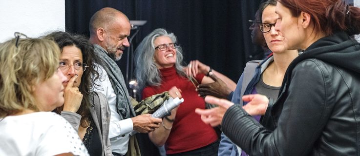 Pausendiskussion beim 14. Darmstädter Jazzforum