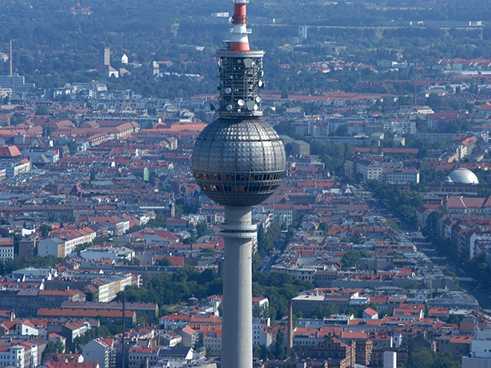 Torre de la televisión con vistas panorámicas desde la cafetería