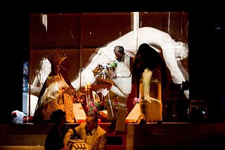 „Eine Kirche der Angst vor dem Fremden in mir“ (2008) ein Fluxus-Oratorium.