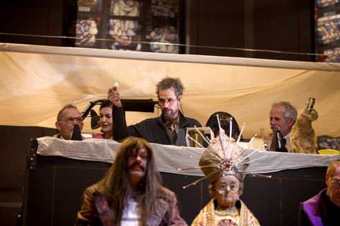 „Eine Kirche der Angst vor dem Fremden in mir“ (2008) ein Fluxus-Oratorium.