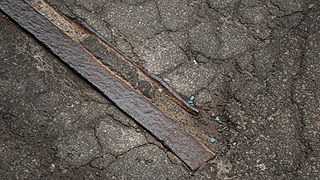 Montréal avait fait enterrer les rails de ses tramways, lesquelles reviennent néanmoins la hanter depuis chaque printemps...