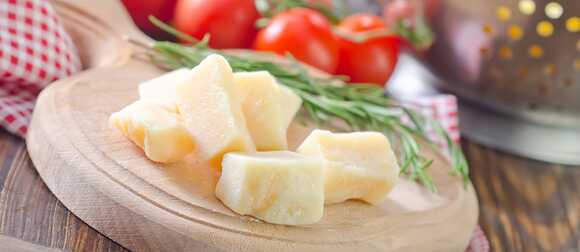 Nudeln, Käse und Tomaten