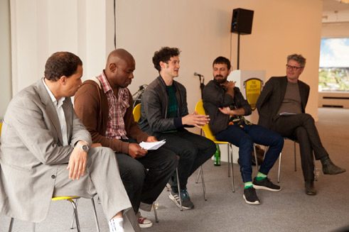 Florian Malzacher, Ahmet Öğüt, Markus Kressler, Patrick Ojibani (Übersetzer), Rachid Garnaoui (Consultant) (v.r.n.l.) beim Impulse Festival 2015;