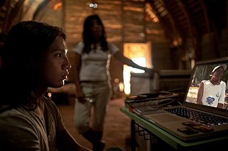 Ariel e Patricia Guarani em trabalho de montagem.