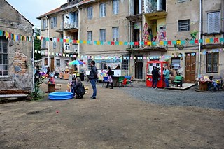 Mingau junino no Vila Flores reúne crianças para festa e bazar.