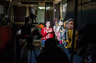 Rania Refaat é entrevistada antes de uma apresentação.