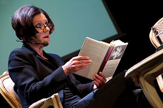 Herta Müller liest im Kleinen Theater Vilnius Auszüge aus ihrem Roman „Atemschaukel“