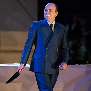 Rory Kinnear plays Macheath.