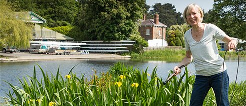 Christina Kubisch mit dem Hydrophon für die Aufnahmen aus der Liffey