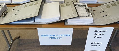 Volunteer check-in at the recordings of the soldiers‘ names, November 2015