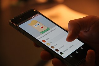 Eine App auf dem Smartphone zeigt dem Nutzer über die Sonnenbrille „maluvi“ gesammelten Daten an.