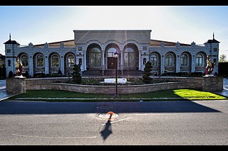« L’esthétique du collage » dans la banlieue de Brossard, près du quartier commercial DIX30. 
