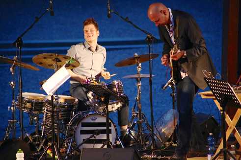 El baterista Christian Lillinger con Frank Möbus en la formación KUU!