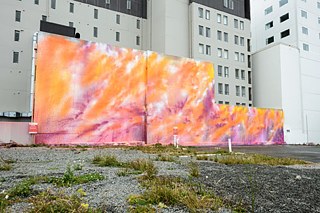 Kunstwerk von Ash Keating "Konkrete Vorschläge auf Beton"